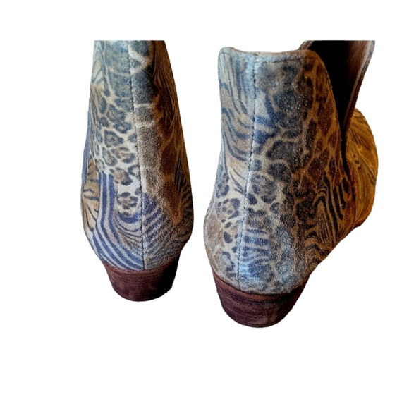 Free People Animal Charm Animal Print Double V Bootie Multi Print Size 38.5 - Picture 8 of 10